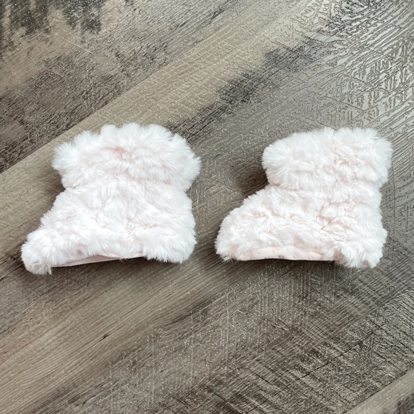 👶🏼NWOT Pink Furry Bear Hat & Booties Set - Picture 5 of 7